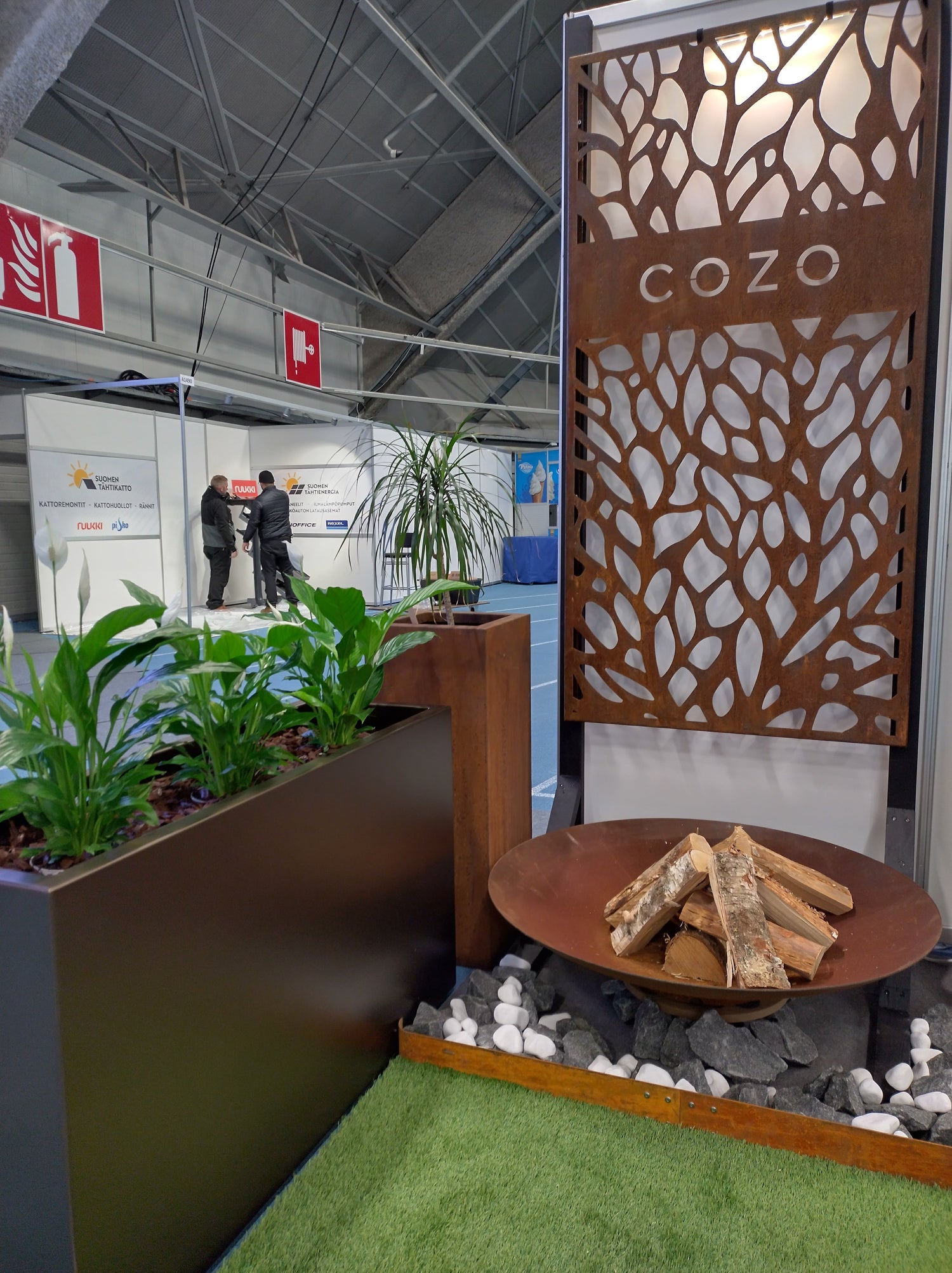 COZO Ulkopaneelit, istutusaltaat, nurmikon rajaajat ja tulipaikat