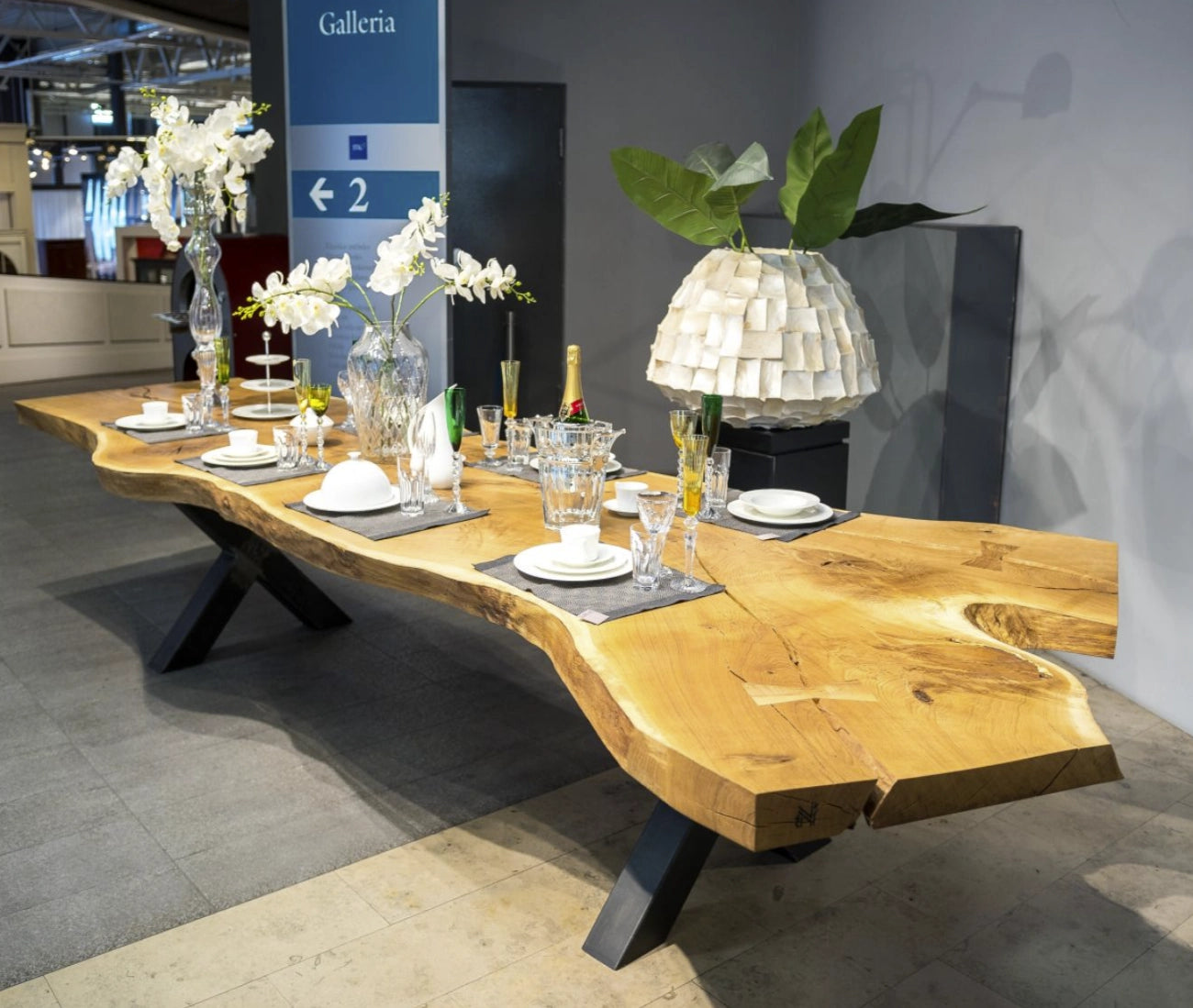 Narovski tammilankkupöydät