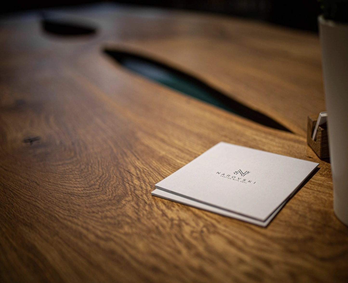 Narovski tammilankkupöydät